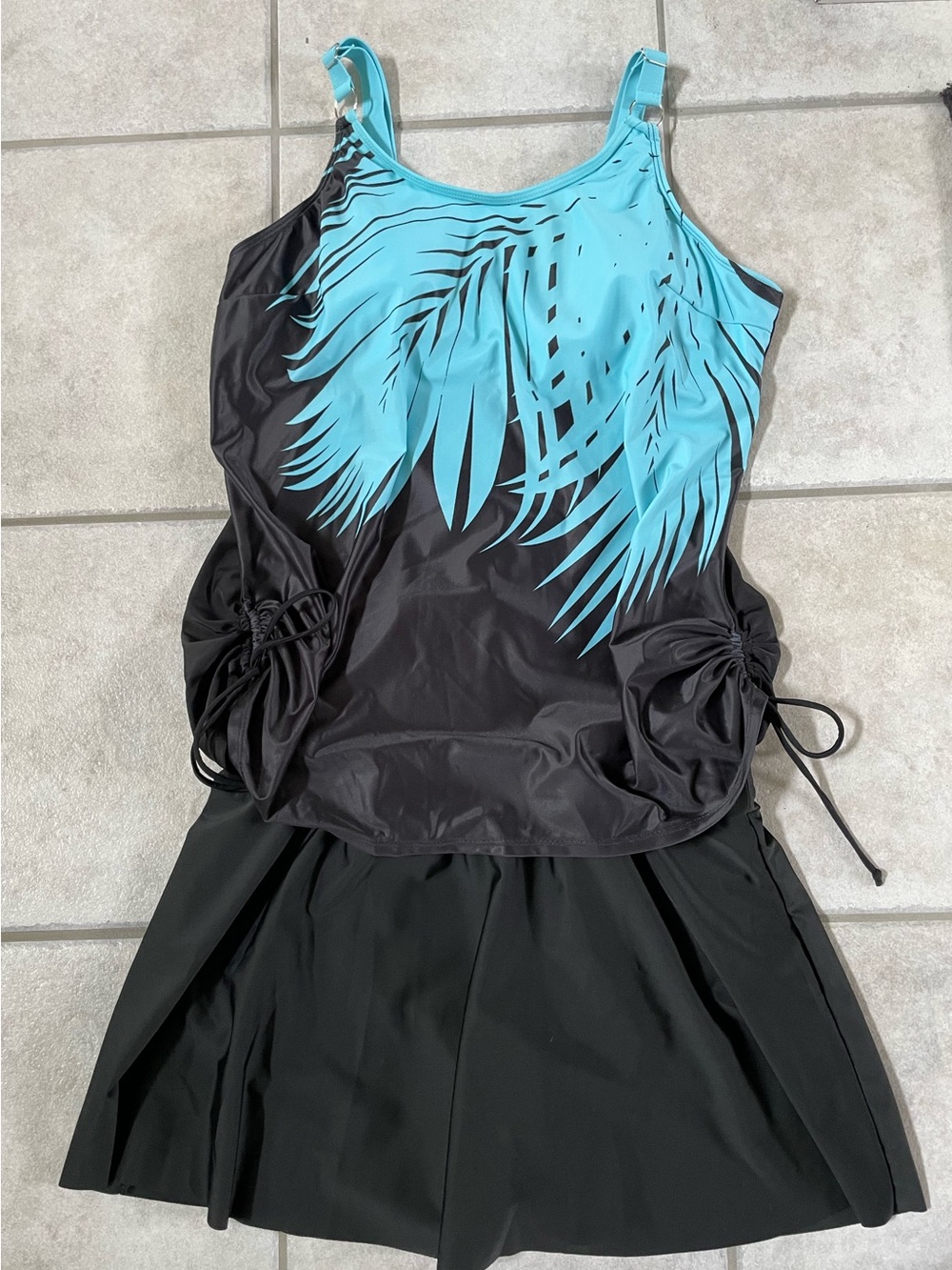Tankini and swim skirt black and aqua New size XXL – 16